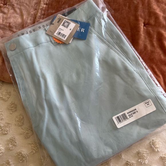 Puma NWT | Dealer Short - Picture 4 of 4